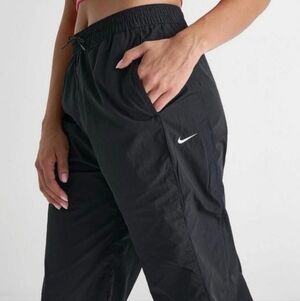Nike Women's Black Athletic Windrunner Pants Sz Xl